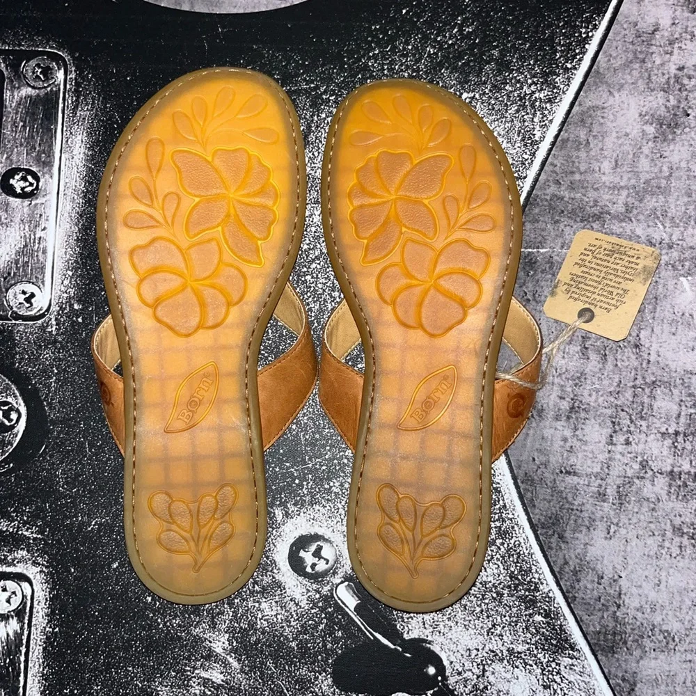 NWT Born Sandals - Picture 6 of 7